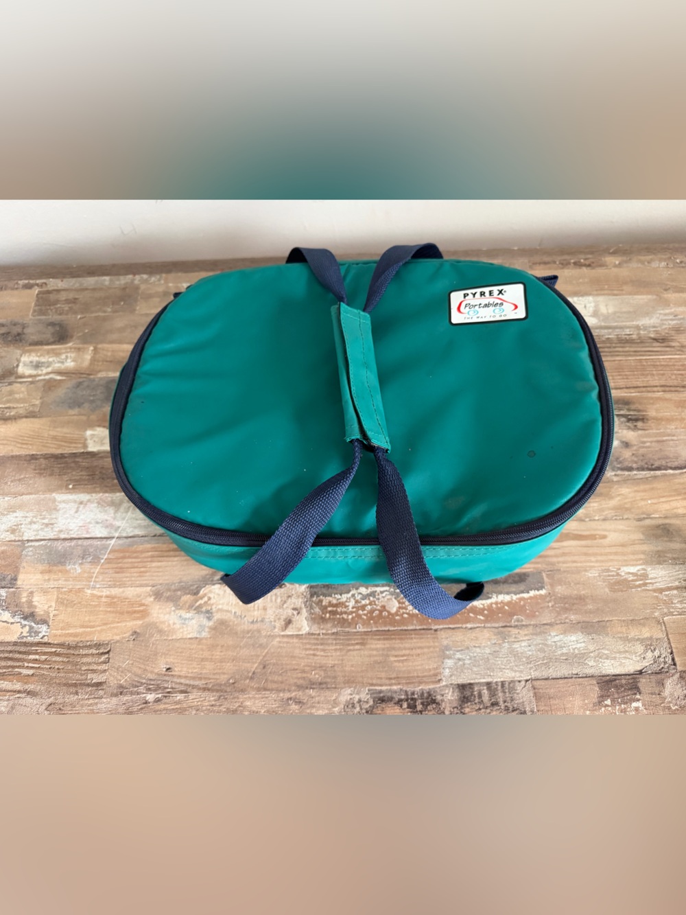 Pyrex Teal and Navy Insulated Carry Bag